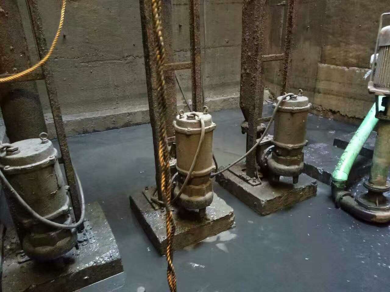 蕉岭污水池清理